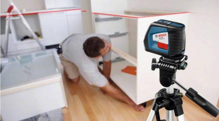 Que faut-il prendre en compte lors du choix d'un niveau laser linéaire ?
