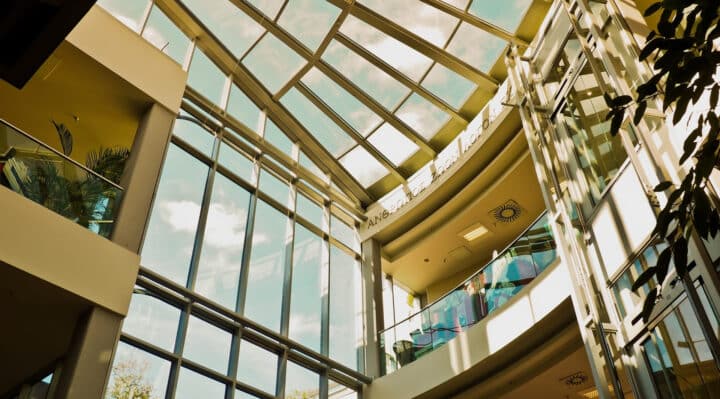 Verrière intérieure : ces raisons d'en installer une chez vous