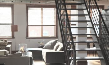 Les étapes de fabrication d&rsquo;un escalier : guide complet