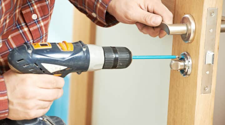 Comment choisir une perceuse visseuse sans fil pour des travaux de bâtiment ?