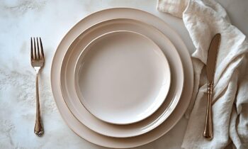 Assiette plate : guide d&rsquo;achat, modèles tendance et conseils pour bien choisir sa vaisselle