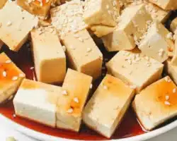 Cuisiner le tofu : guide pratique pour enfin l&rsquo;apprécier